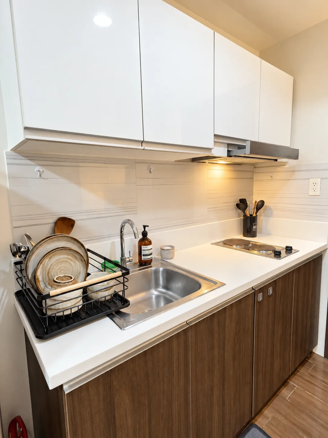 Air Residences 57th apartment photo