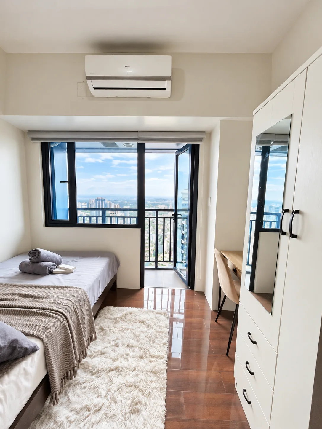 Air Residences 57th apartment photo